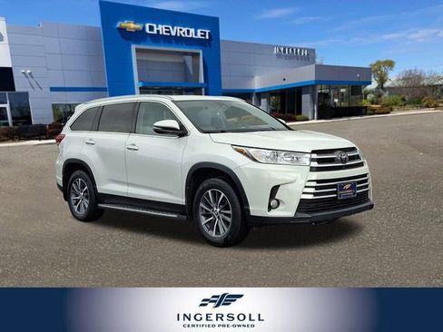 Used 2019 Toyota Highlander XLE image 1