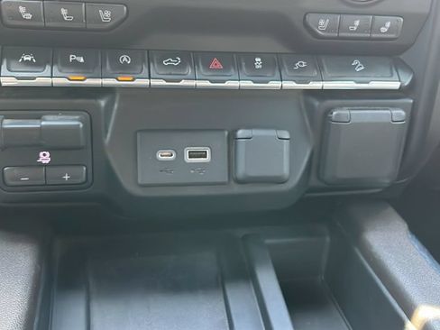 Used 2019 GMC Sierra 1500 SLT w/ SLT Premium Plus Package AWD/4WD image 18
