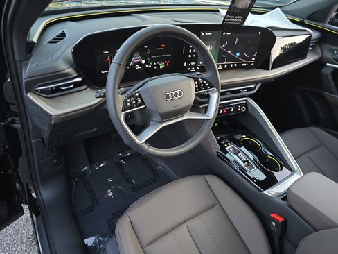 New 2025 Audi Q5 Premium image 16