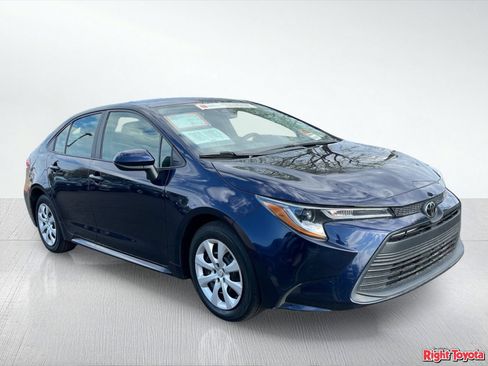 Certified 2025 Toyota Corolla LE FWD image 9
