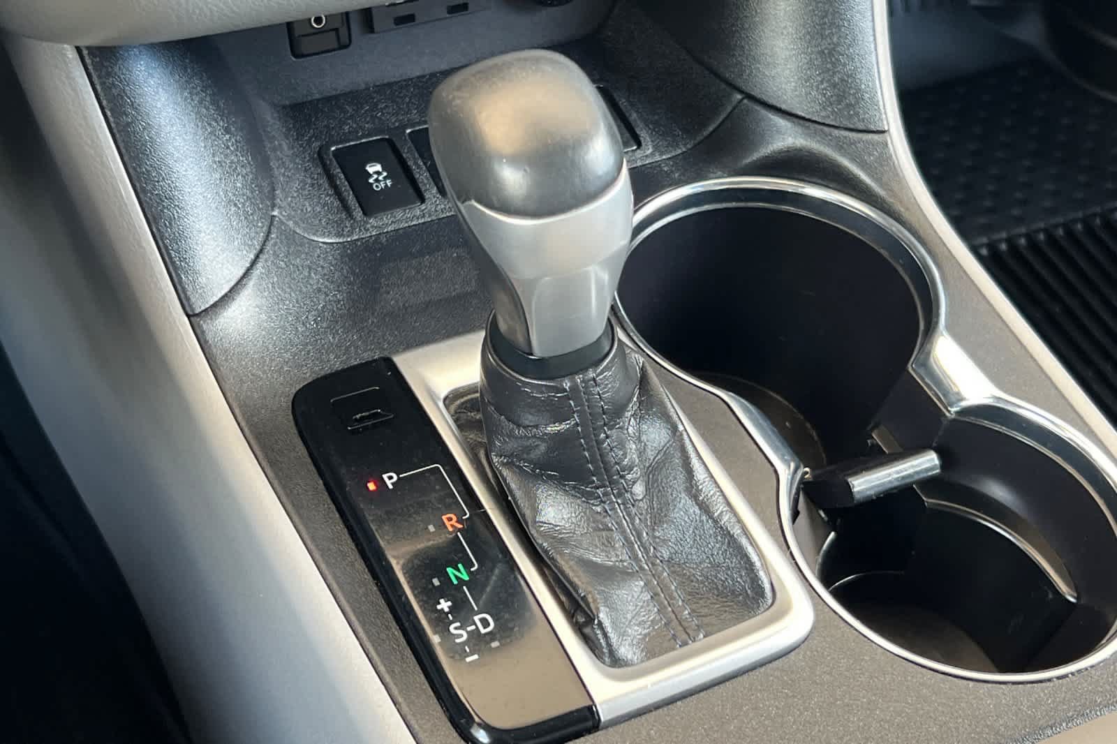 Certified 2019 Toyota Highlander Plus FWD image 24