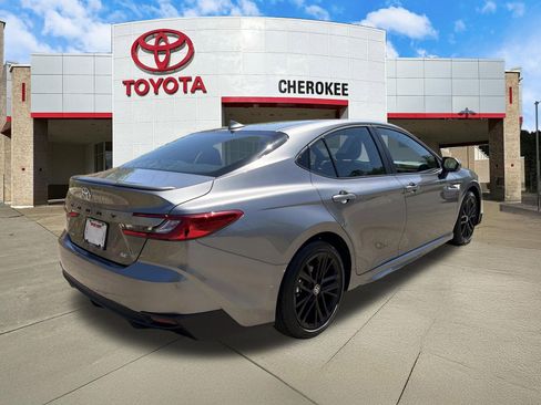 Used 2026 Toyota Camry SE w/ Multimedia Upgrade Package FWD image 5