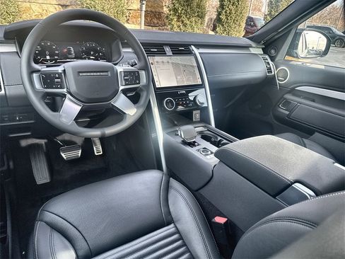 New 2026 Land Rover Discovery Limited Edition image 13