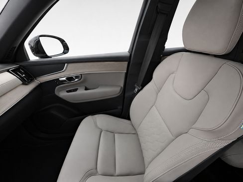 Certified 2026 Volvo XC90 T8 Plus w/ Protection Package Premier AWD/4WD image 14