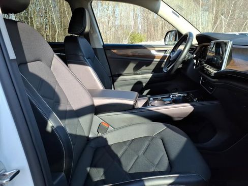 Used 2025 Volkswagen Atlas SE image 7