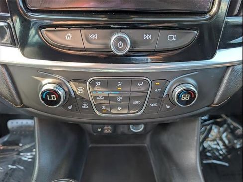 Used 2020 Chevrolet Traverse LT w/ LT Premium Package image 12