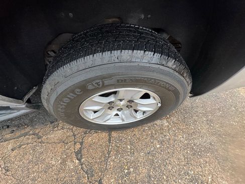 Used 2015 Chevrolet Suburban LT image 38