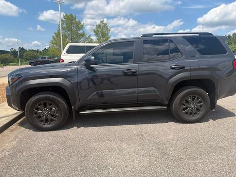 Used 2026 Toyota 4Runner SR5 AWD/4WD image 5