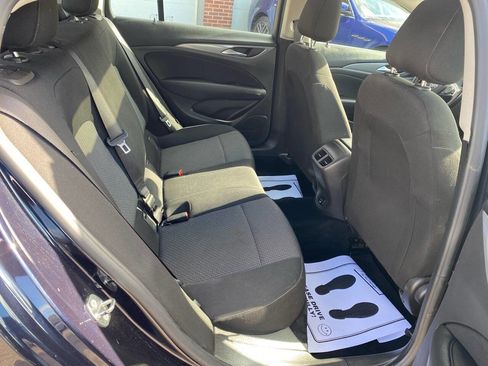 Used 2018 Buick Regal Preferred image 19