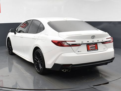 Used 2025 Toyota Camry SE w/ Convenience Package FWD image 3