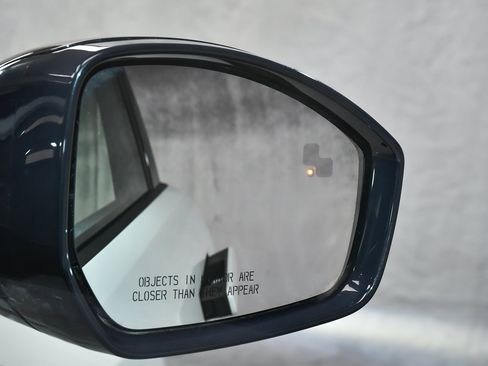 Used 2022 Land Rover Range Rover Evoque SE image 21