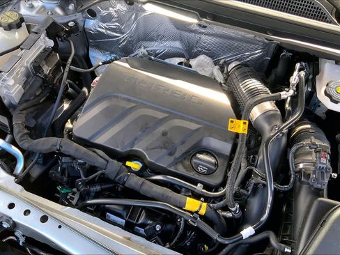 Used 2025 Chevrolet Trax LT w/ LT Convenience Package image 33