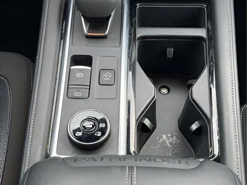 Used 2024 Nissan Pathfinder SL w/ SL Premium Package image 8