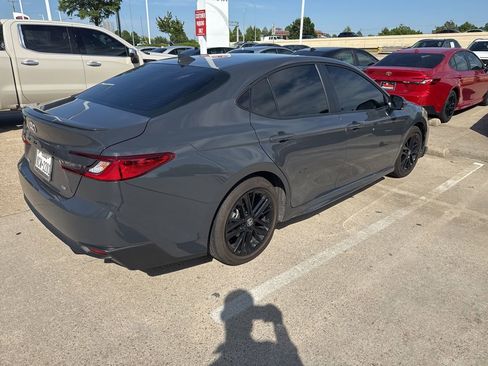Used 2025 Toyota Camry SE w/ Convenience Package FWD image 4