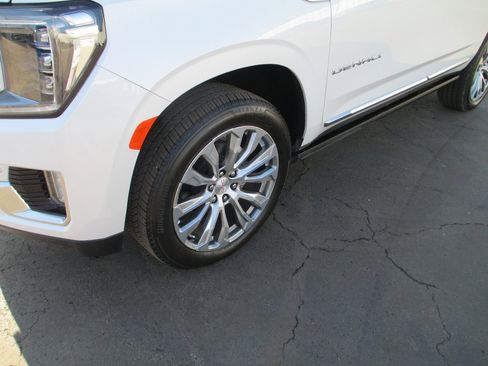 Used 2023 GMC Yukon Denali image 12