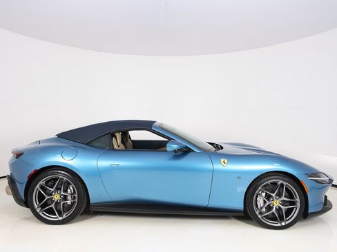 Certified 2025 Ferrari Roma Spider RWD image 27