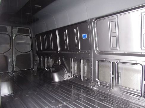 Used 2025 Mercedes-Benz Sprinter 4500 image 23