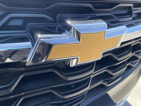 Used 2025 Chevrolet Trax LT FWD image 29