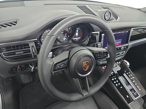 New 2026 Porsche Macan image 4