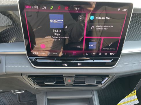 New 2026 Volkswagen Tiguan SE R-Line FWD image 19