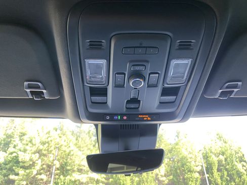 Used 2023 Chevrolet Suburban High Country w/ Premium Package RWD image 33
