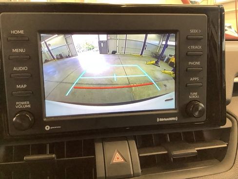 Used 2022 Toyota RAV4 LE AWD/4WD image 11