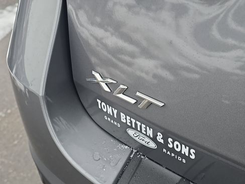 Used 2023 Ford Explorer XLT w/ Equipment Group 202A image 8