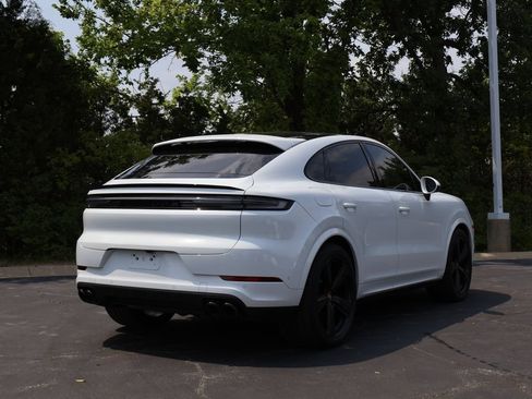 Used 2025 Porsche Cayenne Coupe AWD/4WD image 7