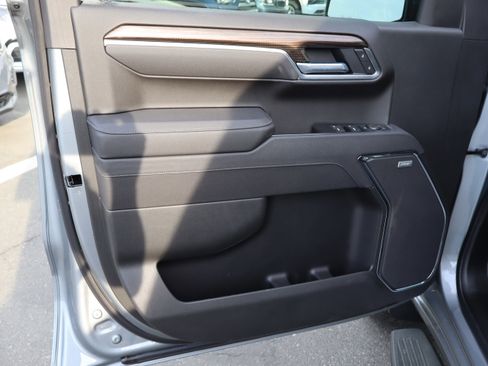 Used 2025 Chevrolet Silverado 1500 LT Trail Boss w/ Convenience Package II image 18