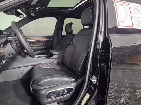Used 2025 Jeep Grand Cherokee Summit w/ Obsidian Package AWD/4WD image 9
