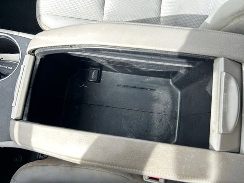 Used 2019 Toyota Highlander LE w/ Carpet Mat Package (TMS) FWD image 24