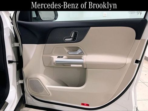 Certified 2025 Mercedes-Benz GLA 250 4MATIC image 22