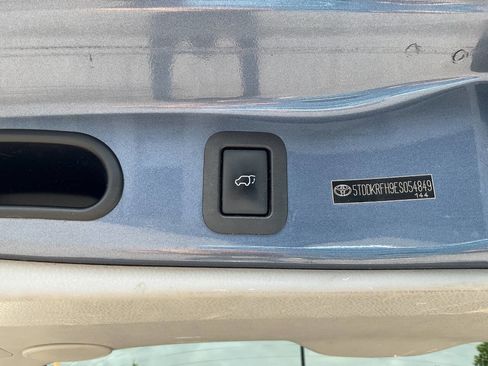 Used 2014 Toyota Highlander Limited w/ Driver Technology Package AWD/4WD image 43