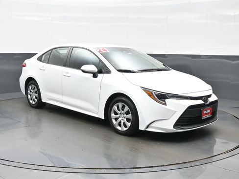 Used 2024 Toyota Corolla LE FWD image 8