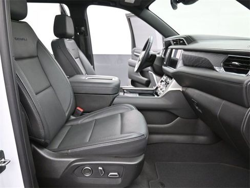 Used 2024 GMC Yukon XL AT4 w/ Technology Package image 27