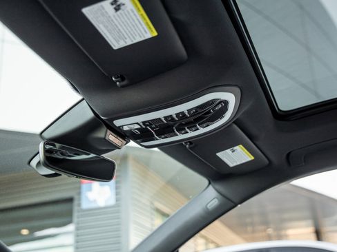 New 2026 Porsche Macan image 24