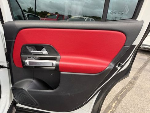 Used 2021 Mercedes-Benz GLB 250 image 26