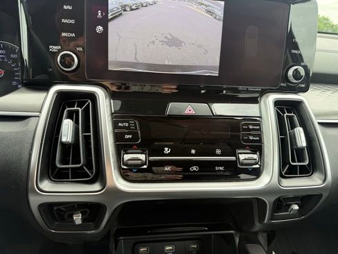 Used 2022 Kia Sorento S FWD image 17