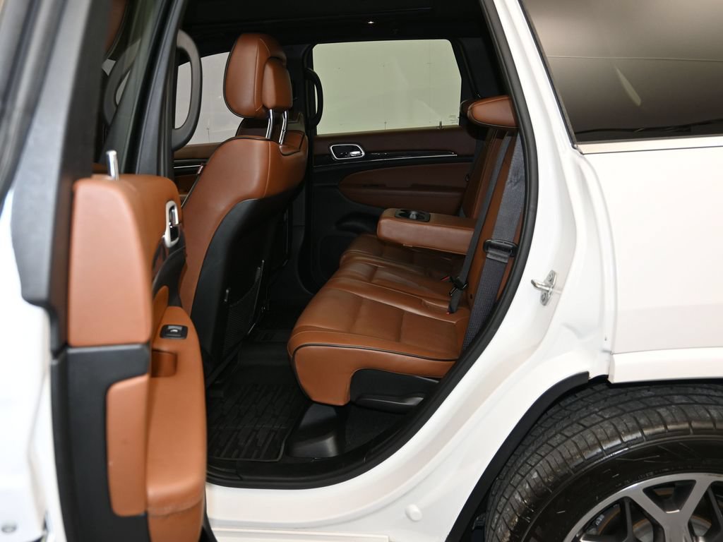 Used 2020 Jeep Grand Cherokee Overland w/ Interior Metal Package AWD/4WD image 22
