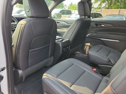 Used 2026 Chevrolet Traverse LT FWD image 15