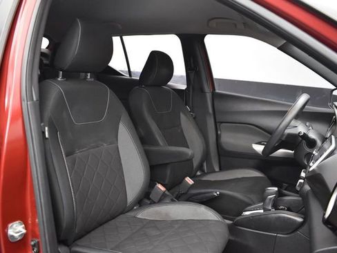 Used 2019 Nissan Kicks SV FWD image 19