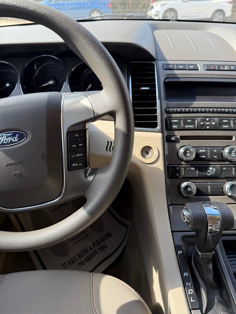 Used 2012 Ford Taurus SE FWD image 19