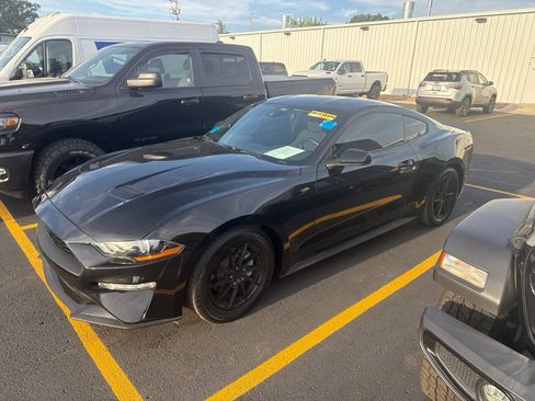 Used 2021 Ford Mustang Coupe RWD image 3