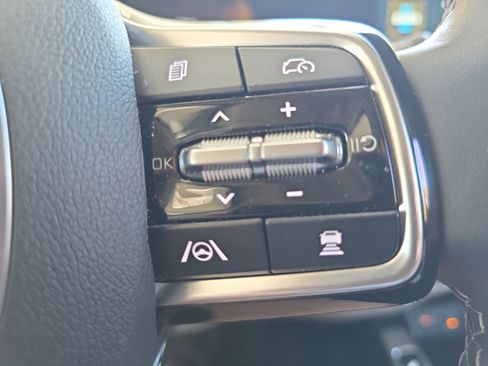 Certified 2025 Kia Sorento S w/ Panoramic Sunroof Package image 24