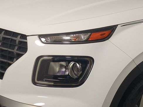 Used 2023 Hyundai Venue SEL FWD image 10