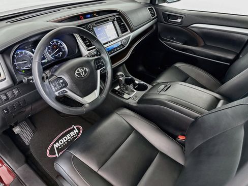 Used 2019 Toyota Highlander XLE AWD/4WD image 8