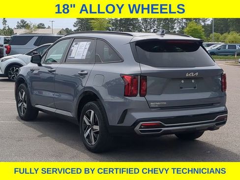 Used 2023 Kia Sorento S FWD image 9