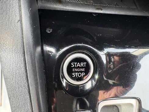 Used 2023 Nissan Versa SV FWD image 13