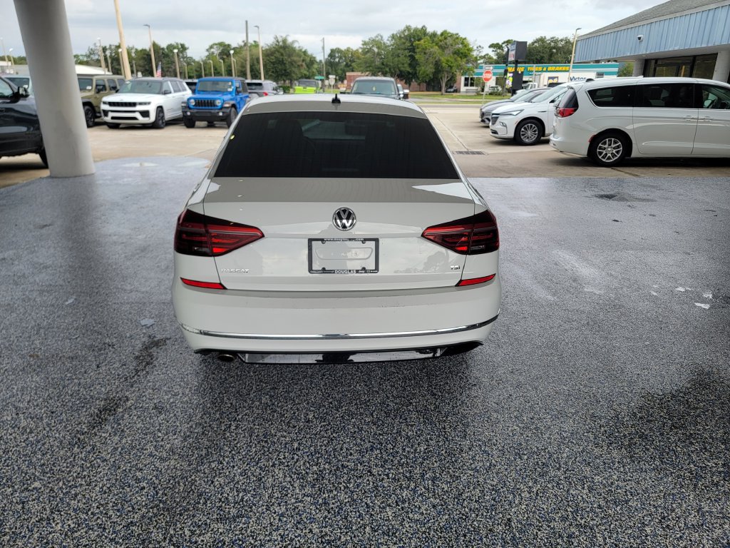 Used 2018 Volkswagen Passat 2.0T R-Line w/ R-Line Lighting Package FWD image 4