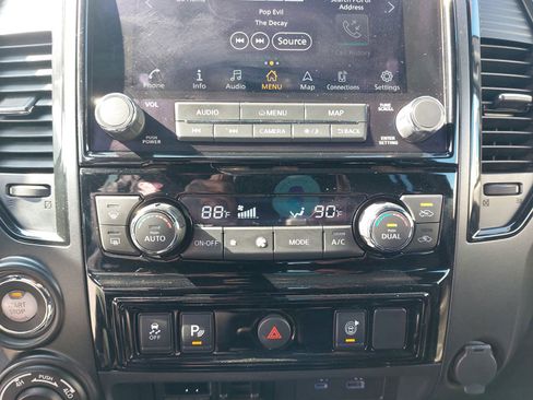 Used 2024 Nissan Titan PRO-4X image 21